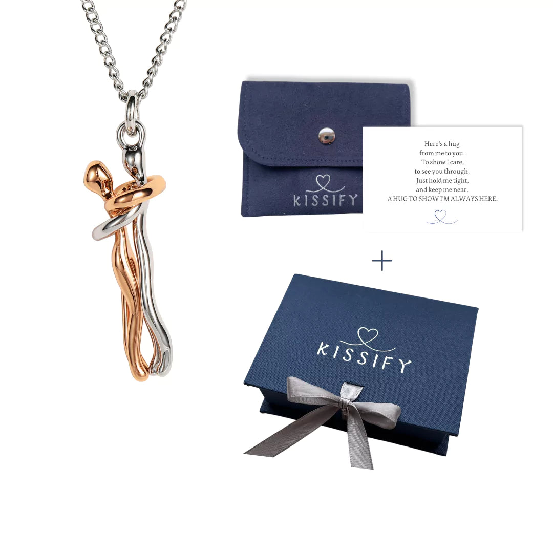 GoldenHug - Necklace with giftcard